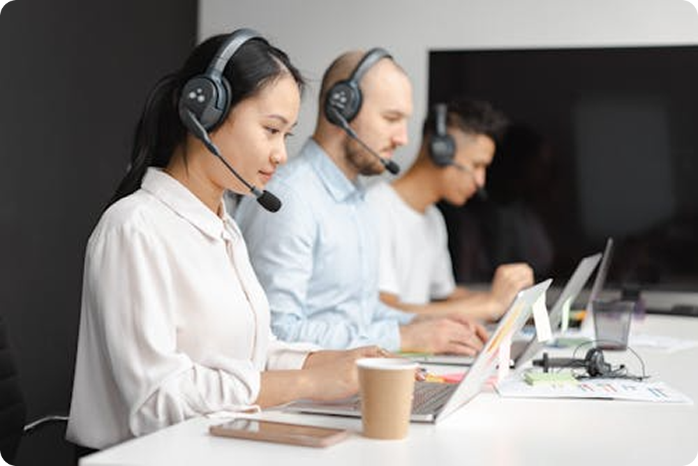 Universys AR recovery specialists conducting voice resolution and payer follow-ups for aging healthcare claims.
